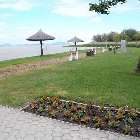 Holiday Home Balatonbereny Dom wakacyjny *
