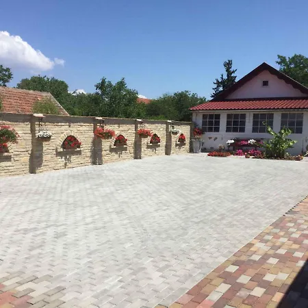 Holiday Home Balatonbereny 9 * Balatonbereny