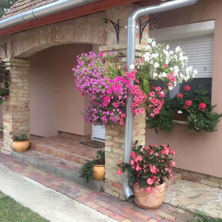 Holiday Home Balatonbereny Сasa de vacaciones