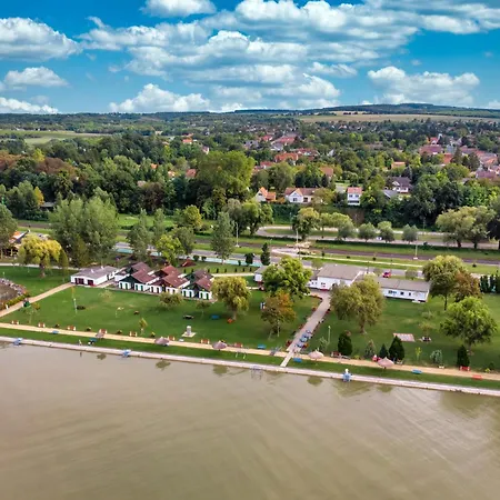 Holiday Home Balatonbereny Dom wakacyjny *