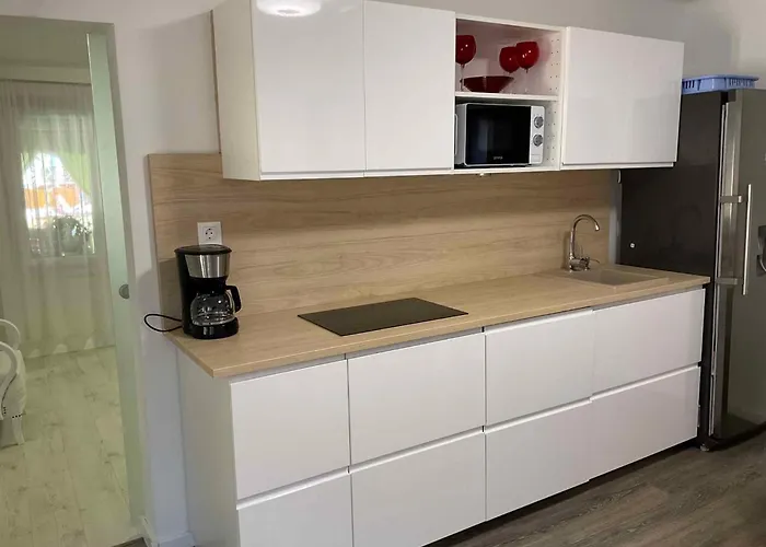 Holiday Home Balatonbereny בית נופש