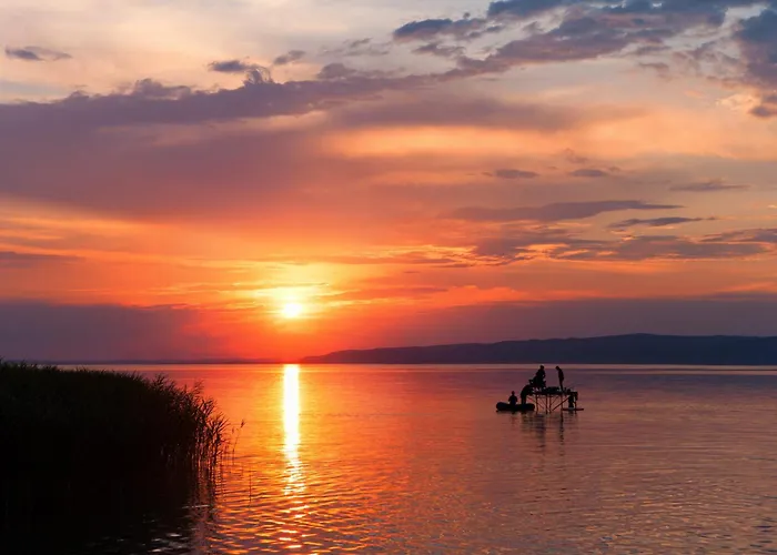 Holiday Home Balatonbereny בית נופש